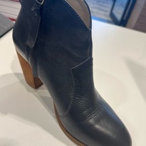 Ankle black boots with zippers on the side.
